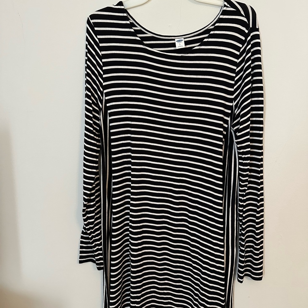 Old Navy Black and White Striped dress